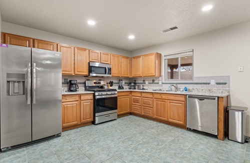 Westside House | ABQ Oasis! Pool and Hot Tub OPEN ALL YEAR!, Game Room, Golf, Great for Reunions!