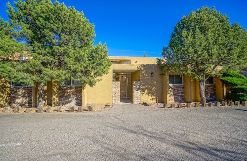 Uptown Condo | ABQ Uptown Condo near I-40, 2bd/1ba, AC!