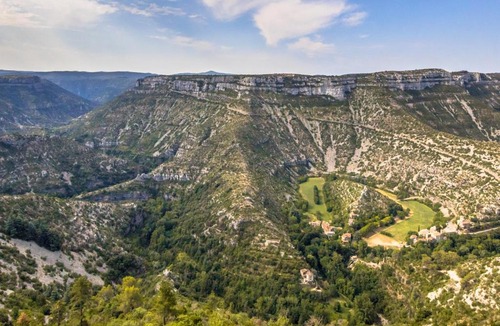 Aveze House | ABREUVOIR GENERAL