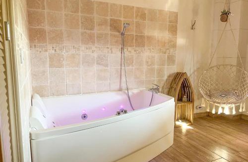 Saint-Gilles Bed & Breakfast | Abri Cosy - Suite Romantique en Camargue
