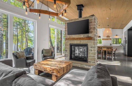 Mauricie Ski Chalet | ABRI | Luxury Waterfront Chalet in Mauricie