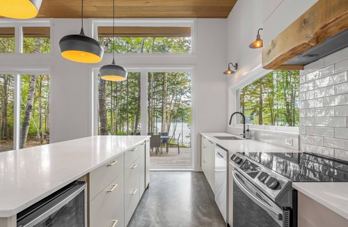 Mauricie Ski Chalet | ABRI | Luxury Waterfront Chalet in Mauricie