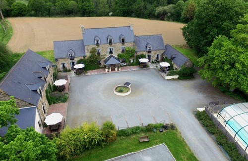Les Champs-Geraux Cottage | Abricot, Family gite with character