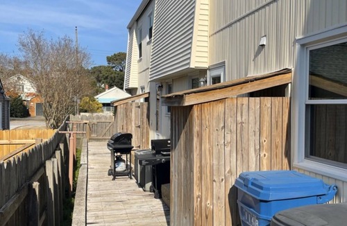Northeast Virginia Beach House | Absolute Beach 4bdrm/9guests vacation gem steps to beach