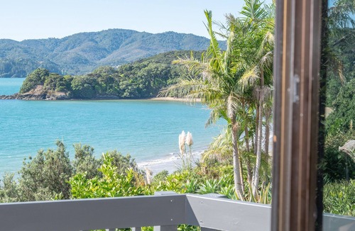 Coopers Beach House | Absolute Beach Front @ Coopers