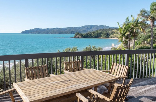 Coopers Beach House | Absolute Beach Front @ Coopers