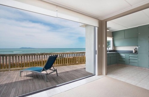 Waihi Beach House | Absolute beach-front holiday home