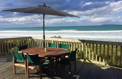 Waihi Beach House | Absolute beach-front holiday home