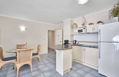 Palm Cove Apartment | Absolute Beach Front 1 Bedroom Apartment Palm Cove