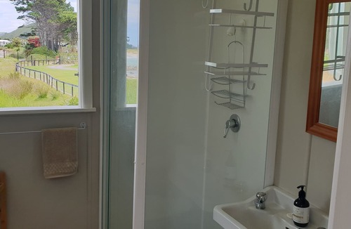 Mahia Cottage | Absolute Beach Front Escape