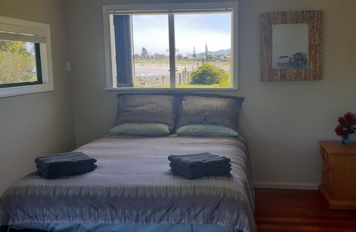 Mahia Cottage | Absolute Beach Front Escape