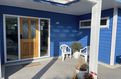 Pukehina House | Absolute Beachfront! - Large, airy, NEW! holiday house