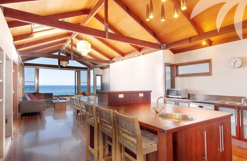 Blueys Beach House | Absolute beachfront at Panorama