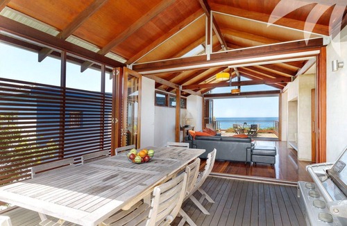 Blueys Beach House | Absolute beachfront at Panorama