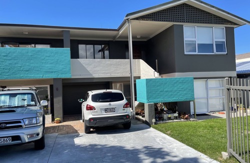 Wainui House | Absolute Beachfront at the Stock Route
