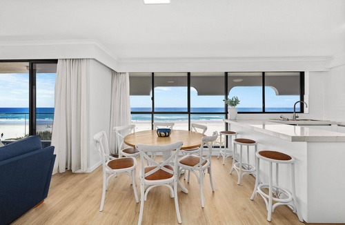 Mermaid Beach Apartment | Absolute Beachfront Beauty