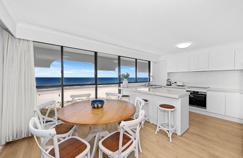 Mermaid Beach Apartment | Absolute Beachfront Beauty