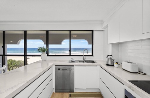 Mermaid Beach Apartment | Absolute Beachfront Beauty
