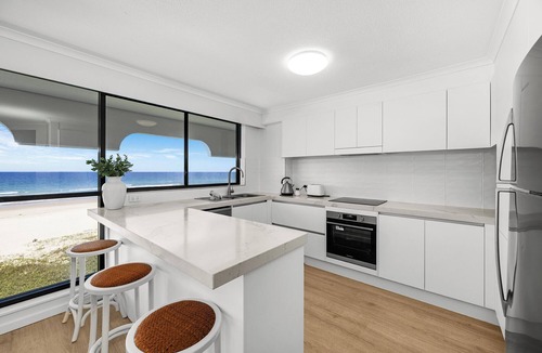 Mermaid Beach Apartment | Absolute Beachfront Beauty