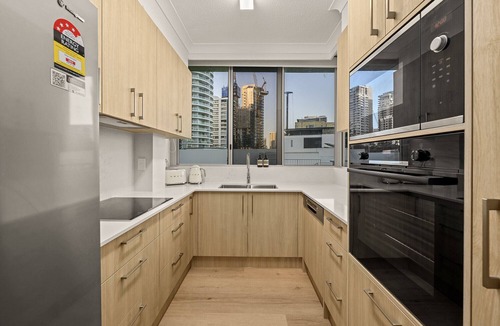 Main Beach Apartment | Absolute Beachfront Apartment with Direct Pool & Beach Access