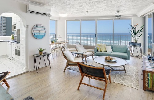 Main Beach Apartment | ABSOLUTE BEACHFRONT MAIN BEACH - GORGEOUS BEACH THEMED PROPERTY