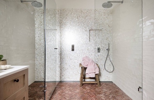 North Avoca House | Absolute beachfront home with log fire