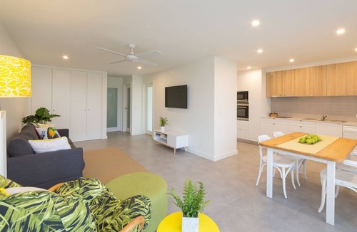 Woolgoolga Apartment | Absolute beachfront location and king bed