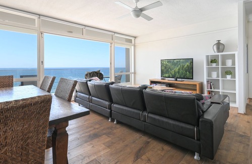 Collaroy Beach Apartment | Absolute beachfront @ Collaroy