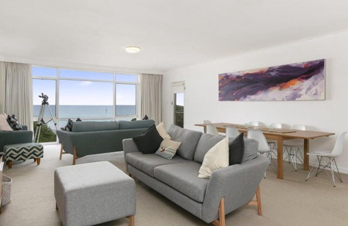 Frankston House | ABSOLUTE BEACHFRONT - FRANKSTON