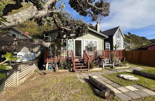 Pukerua Bay House | Absolute Beachfront Kiwi Bach
