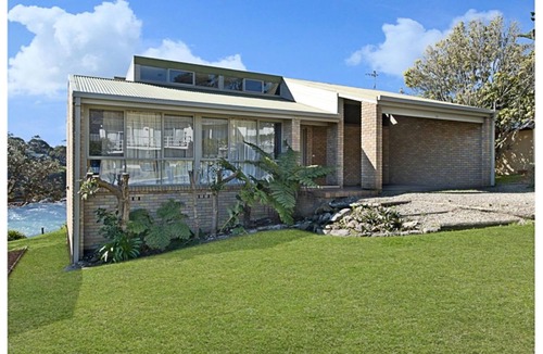 Malua Bay House | Absolute Beachfront, Malua Bay | Blutique