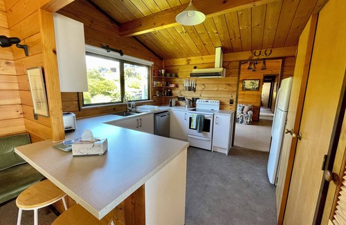 Paraparaumu House | Absolute beachfront Raumati