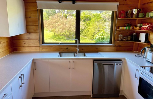 Paraparaumu House | Absolute beachfront Raumati