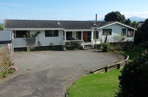 Paraparaumu House | Absolute beachfront Raumati