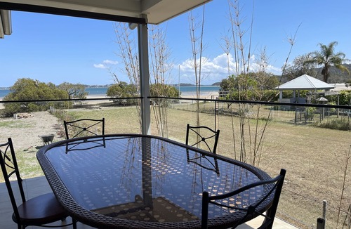 Pindimar House | ABSOLUTE BEACHFRONT - Pindimar Luxurycozy private sandy beach，ducted aircon