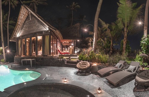 Kerambitan Villa | Absolute Beachfront Romantic Villa Laut