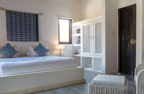 Sigar Penjalin Villa | Absolute Beachfront Villa Private Pool