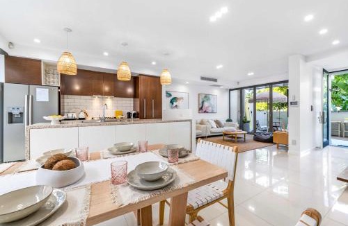 Broadbeach Villa | Absolute By Khove