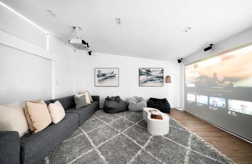 Broadbeach Villa | Absolute By Khove