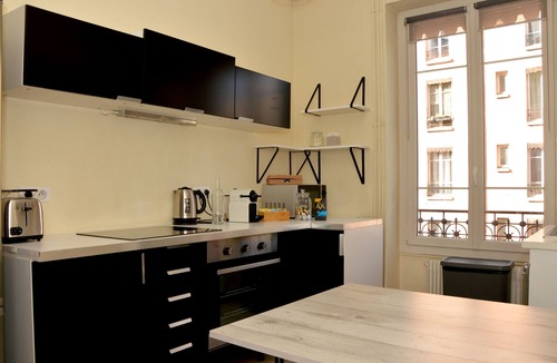 5th Arrondissement Apartment | Absolute calm, along the Quai de Saône