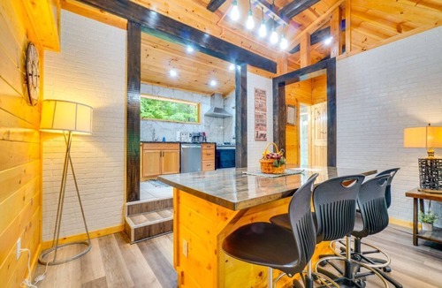 Pigeon Forge Cabin | Absolute Humble Abode, Condo, Sleeps 4, Mins from Dollywood!