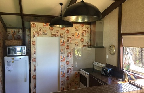 Lake Tarawera House | ABSOLUTE LAKE EDGE , FLAT LAWN, BEACH & JETTY