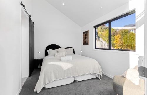 Hilltop House | Absolute Lakefront House