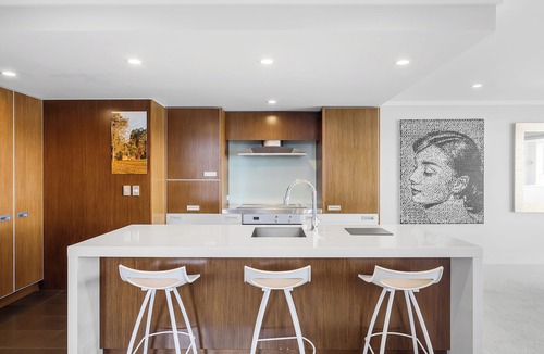 Waipahihi Apartment | Absolute Lakefront - Views, Spa, Pool and Gym