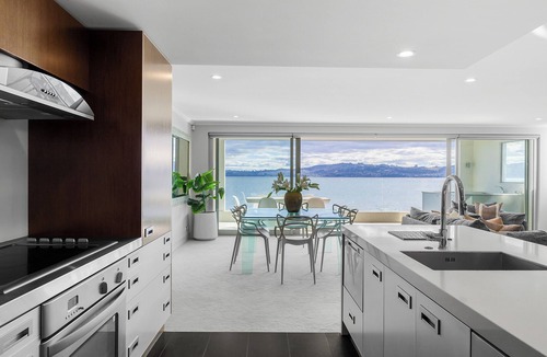 Waipahihi Apartment | Absolute Lakefront - Views, Spa, Pool and Gym