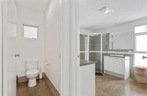 Middleton House | Absolute Luxury Beachfront - Middleton - BYO Linen