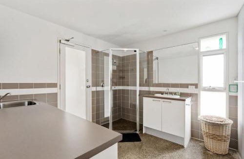 Middleton House | Absolute Luxury Beachfront - Middleton - BYO Linen