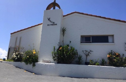 Russell House | Absolute waterfront - with privacy and views