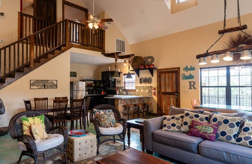 Concan House | Absolute Paradise Sleeps 15 w/3bdrm Pool & Patio FREE Frio Access@ConcanVIP