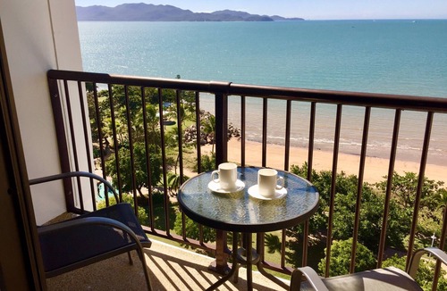 North Ward Apartment | Absolute seafront Strand studio Balcony Pool Free Parking WiFi self checkin